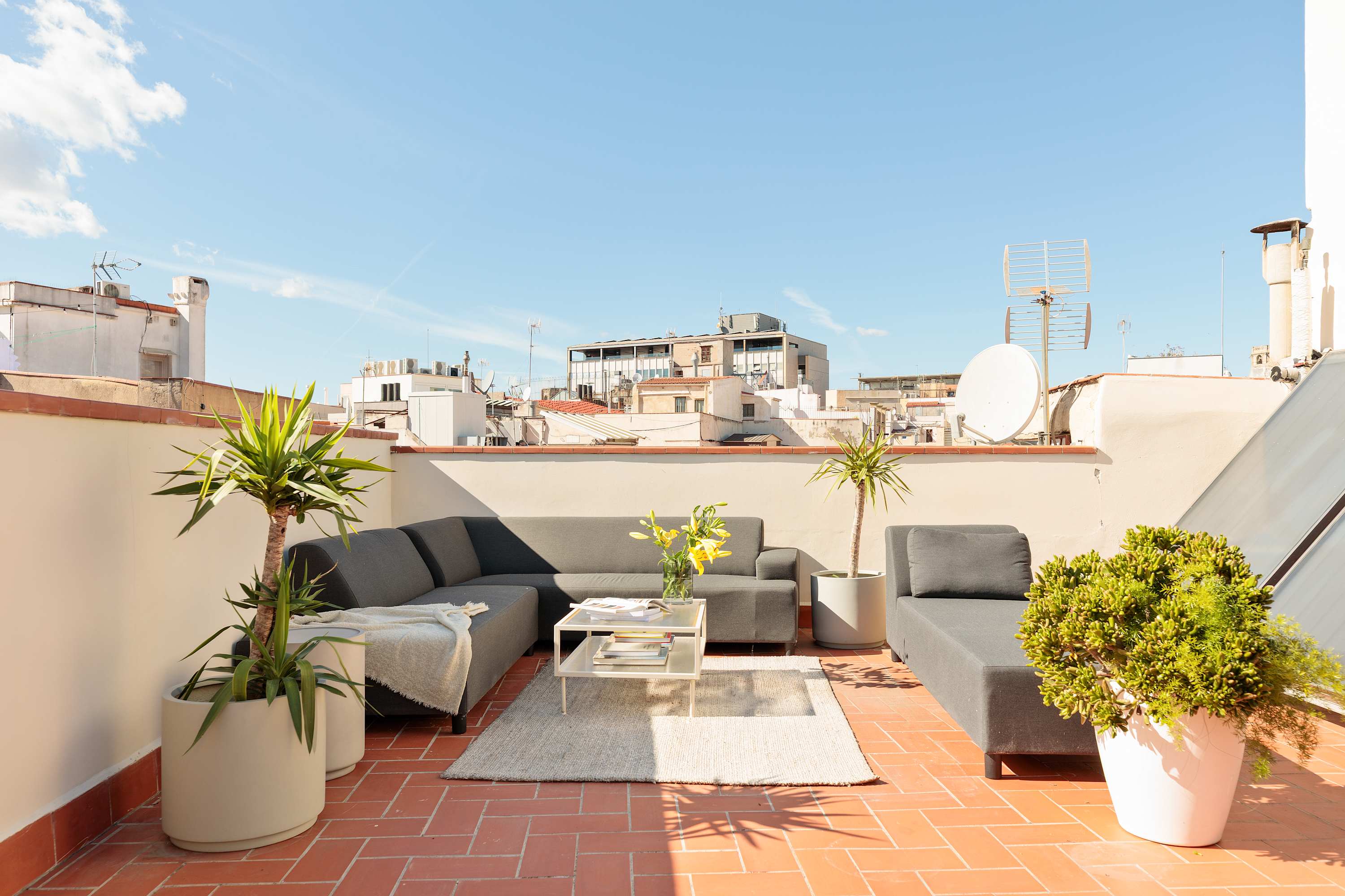 Luxury 2 bedroom 2 bathroom apartment with balcony 5