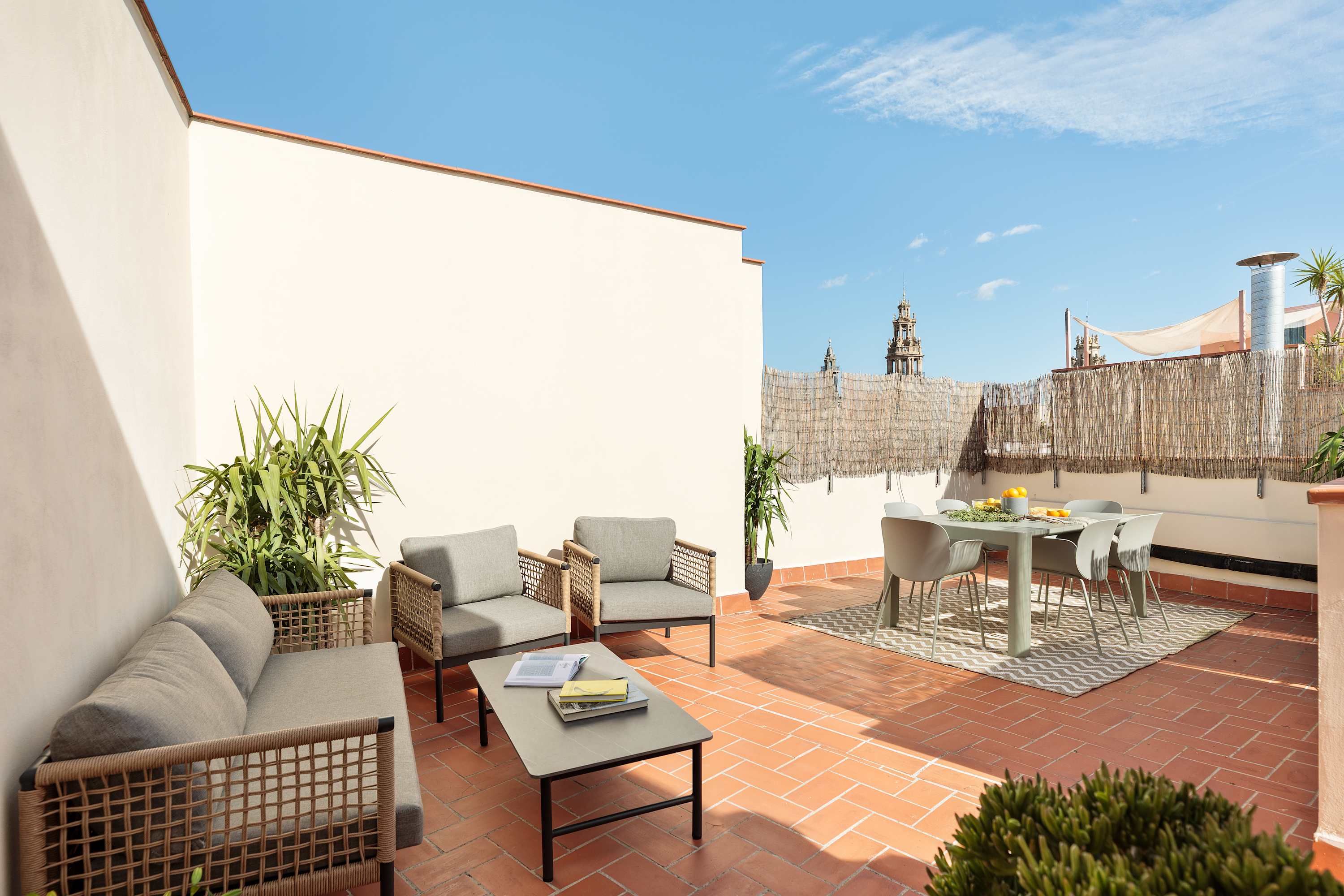 Luxury 2 bedroom 2 bathroom apartment with balcony 2