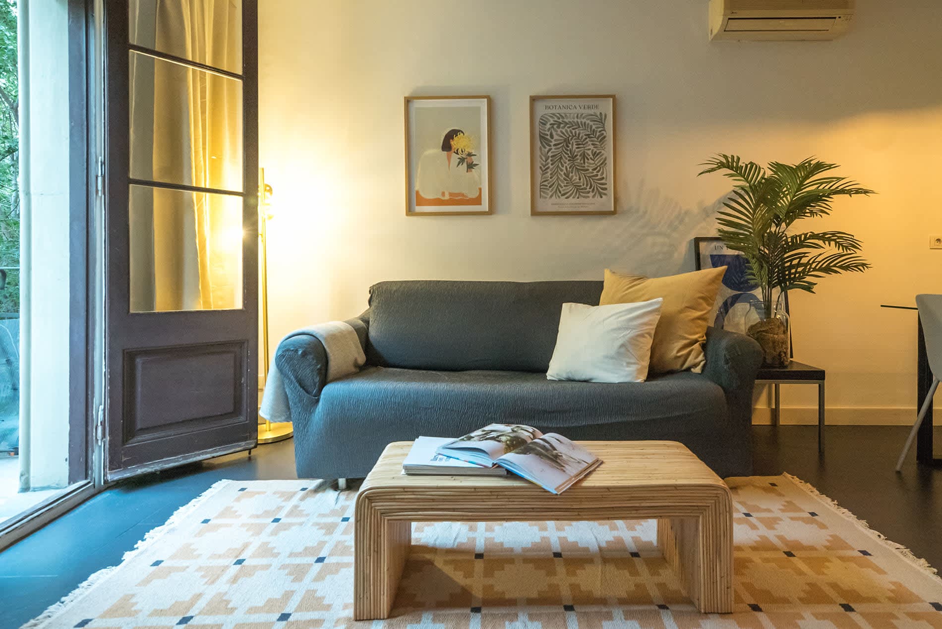 Dana - stylish apartment moments from Plaza España 4