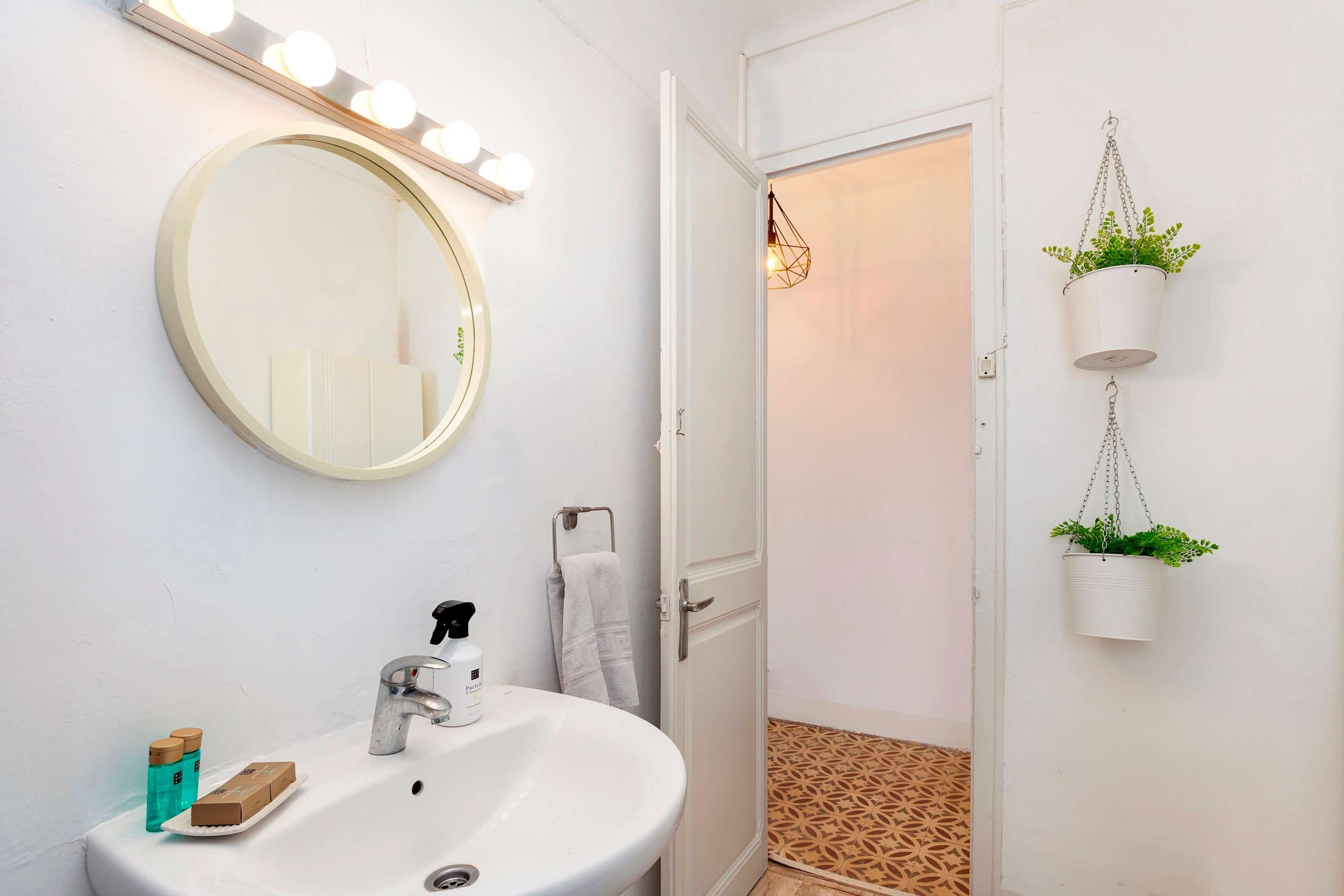 Monumental Apartment located in L’Eixample 2