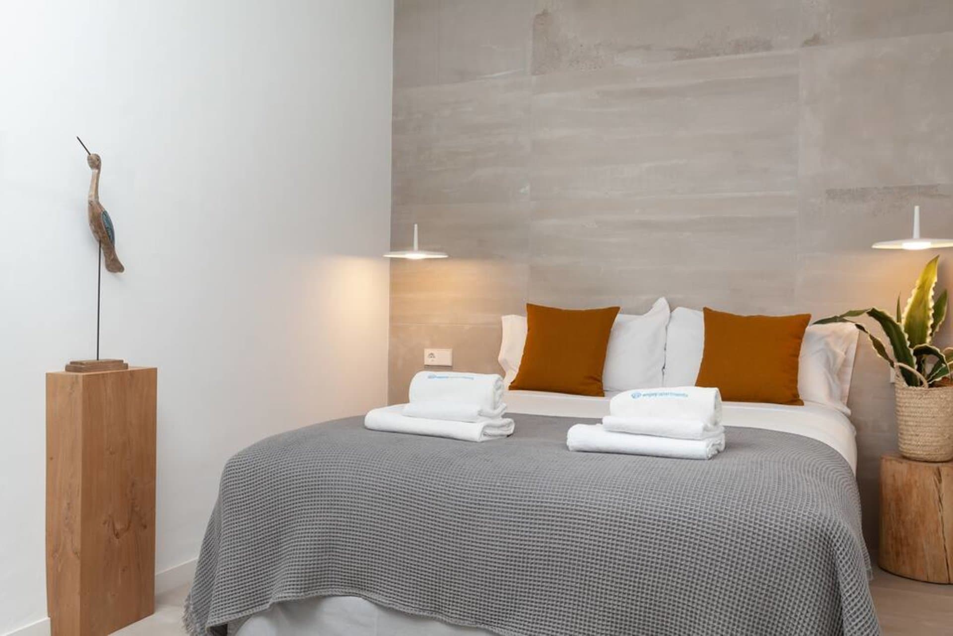 Z - Studio Gran Via B - ByMonths 3