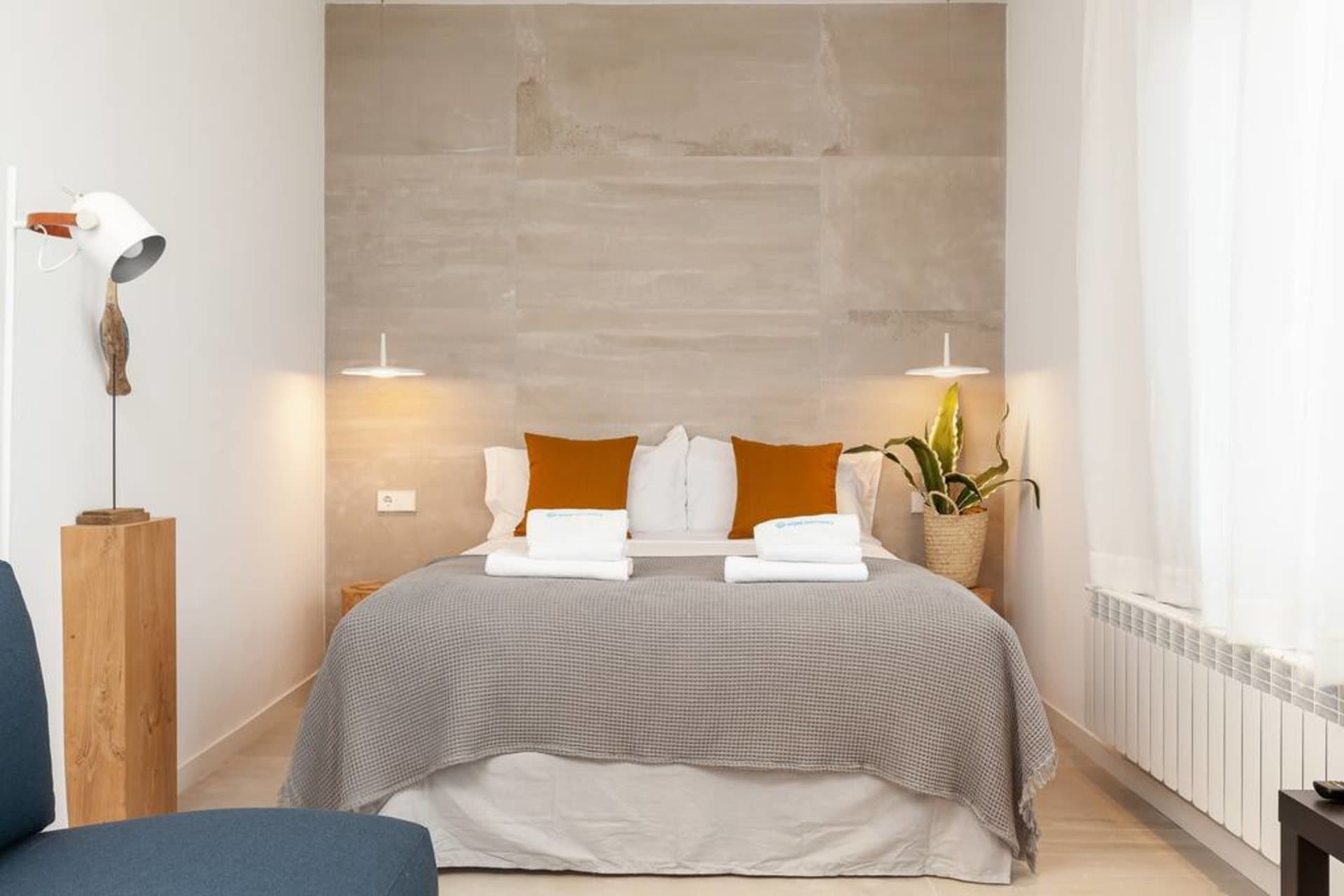 Z - Studio Gran Via B - ByMonths 5
