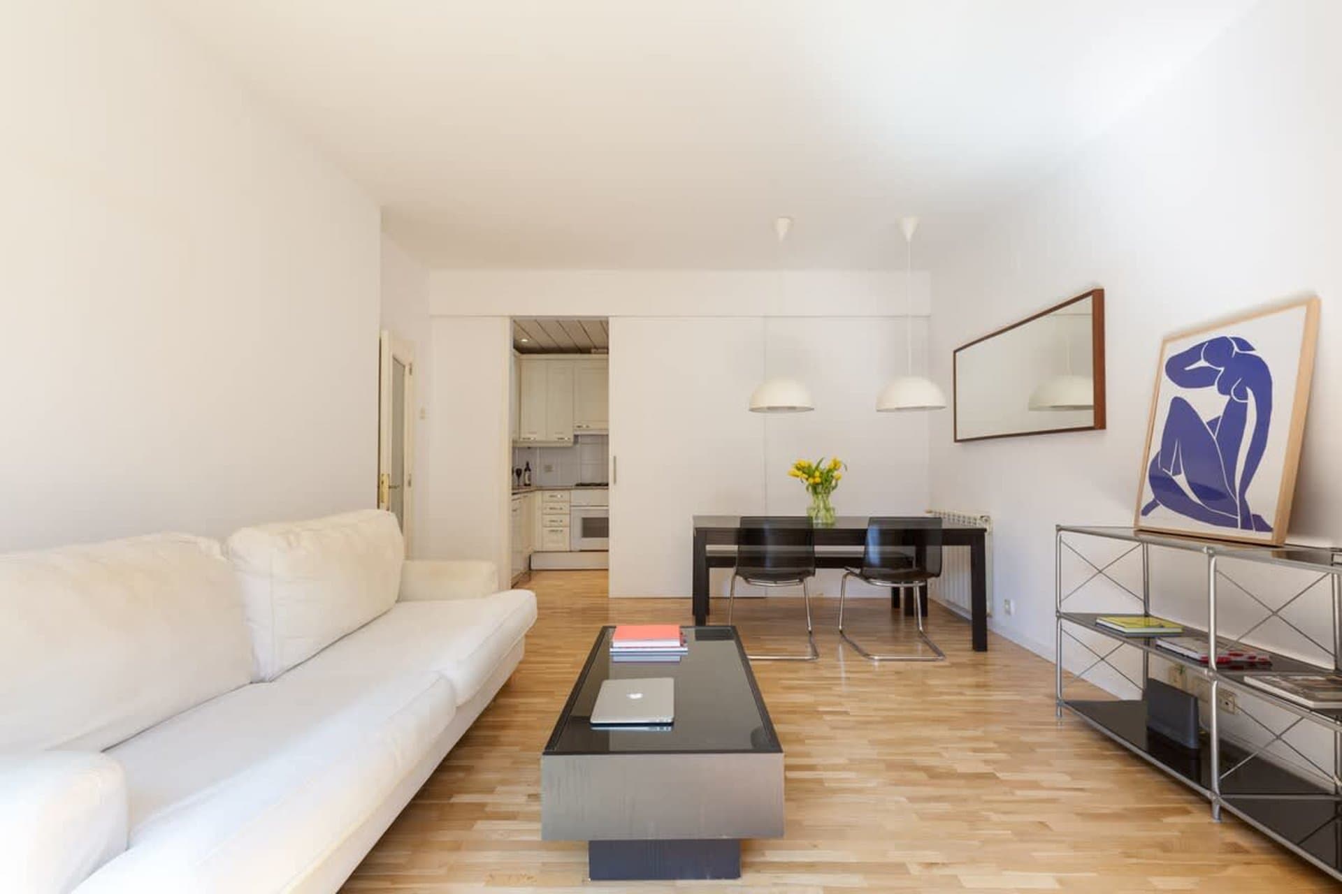 Lovely 2-BR Apt in Barcelona near Pl. Catalunya 4